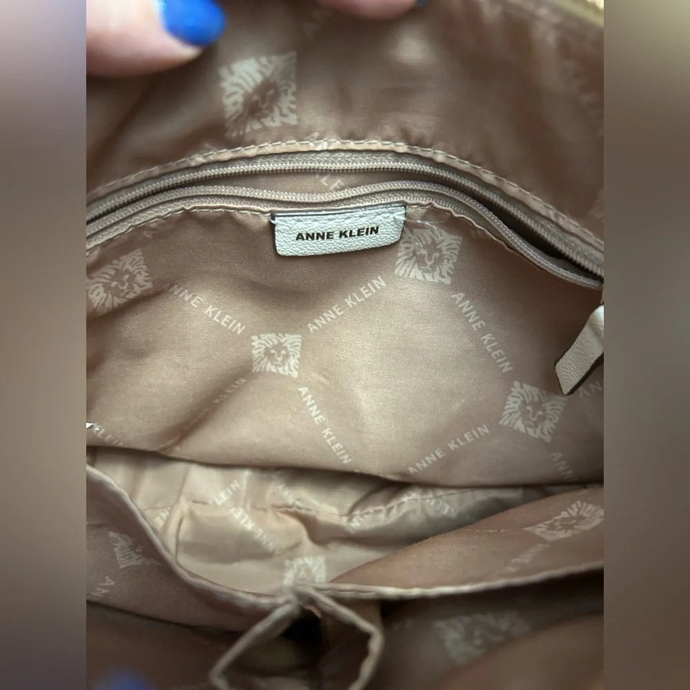Anne Klein -off white crossbody purse - Picture 6 of 6